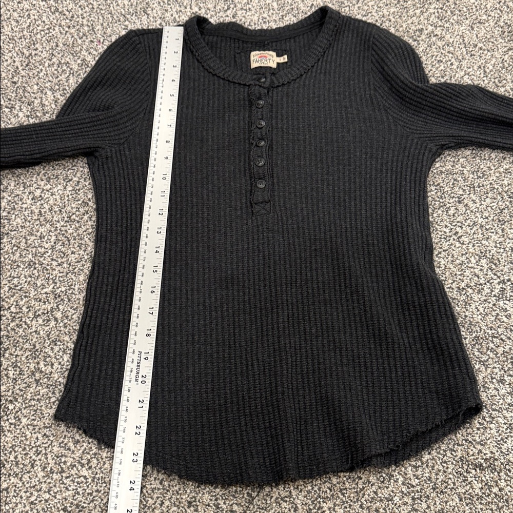 Faherty Charcoal Waffle Henley Long Sleeve Button Neckline Raw Hem Size L - Picture 12 of 13